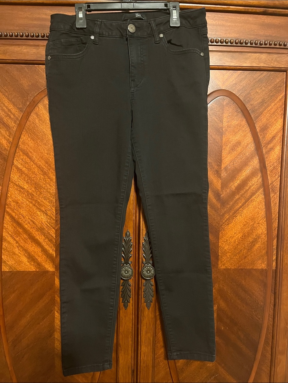 1822 Denim Black Women’s Skinny Jeans/Jeggings